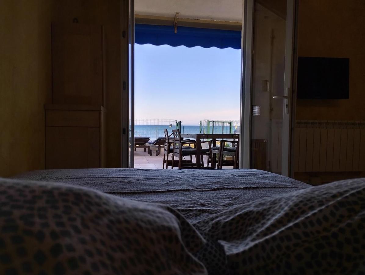 Le Surplage Йер Экстерьер фото